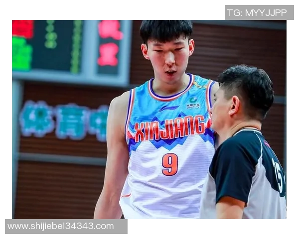 周琦补防展现卓越防守能力助力球队逆转局势的精彩瞬间