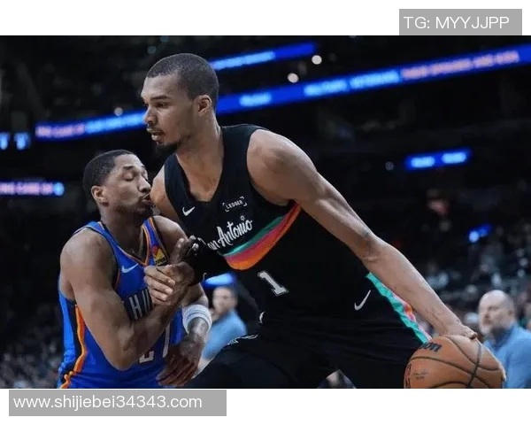 马刺队士气高昂,大胜湖人队晋级季后赛 马刺队士气高昂,大胜湖人队晋级季后赛